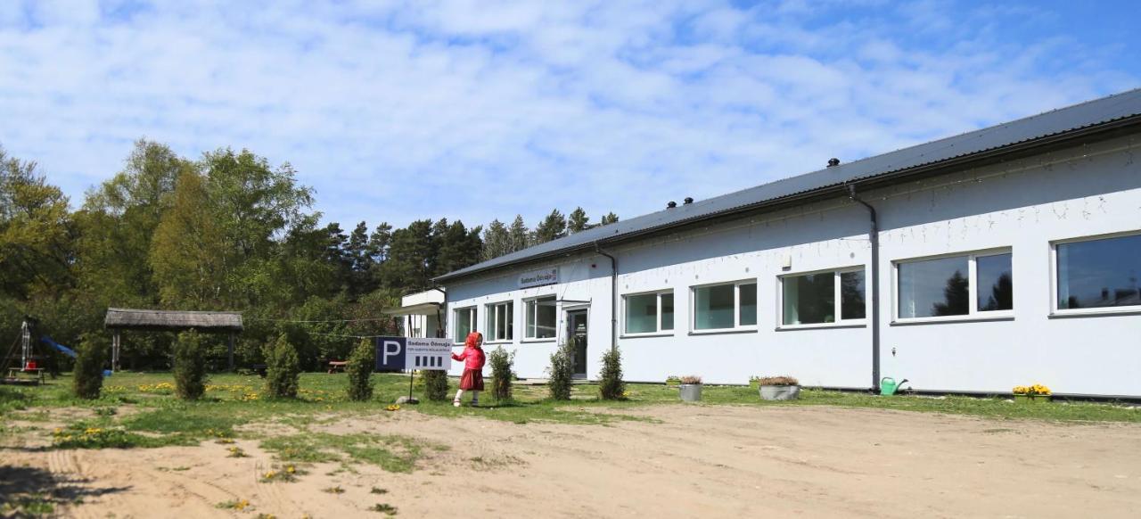 Kihnu Sadama Öömaja Hotel Lemsi Bagian luar foto