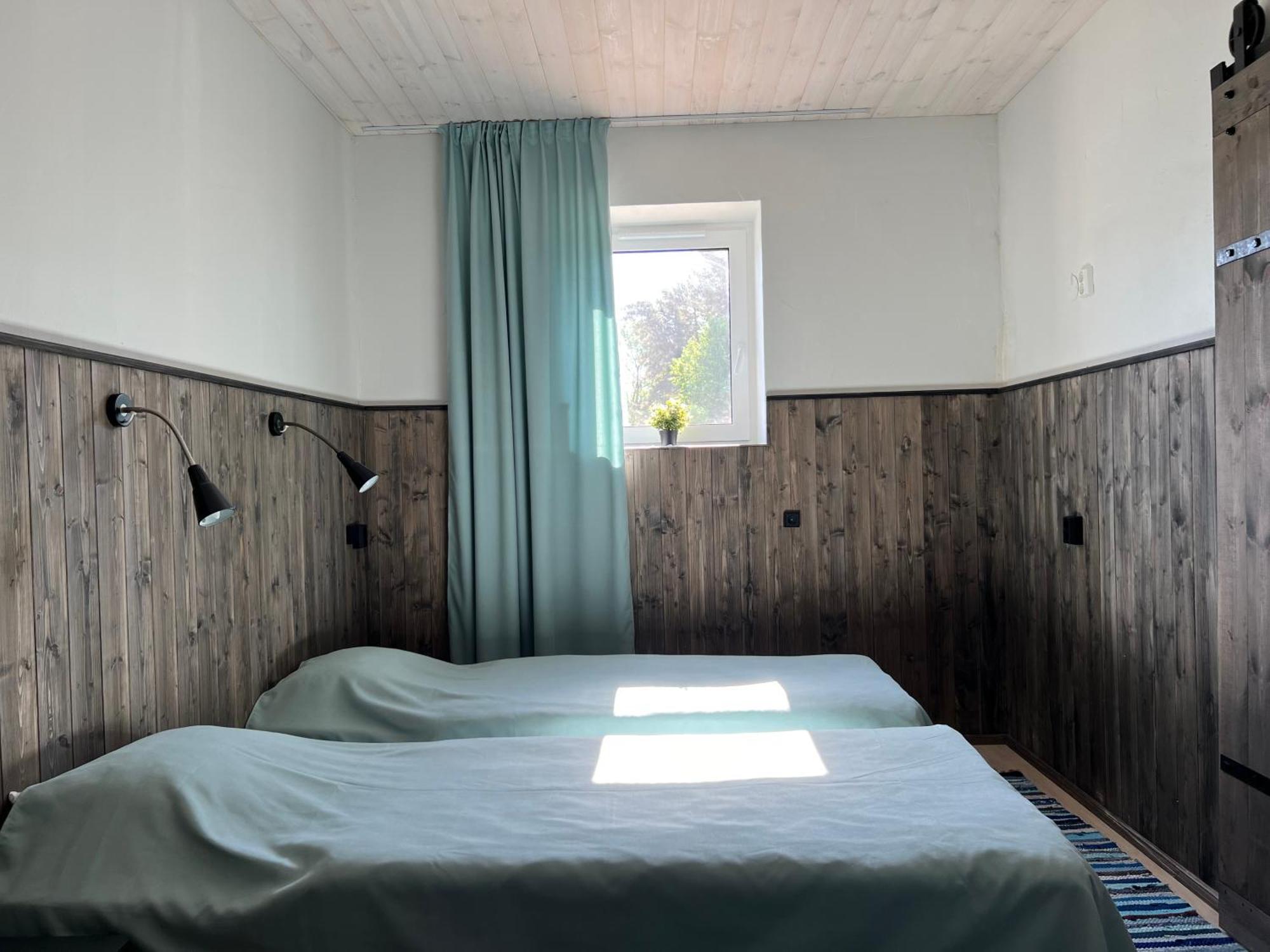 Kihnu Sadama Öömaja Hotel Lemsi Bagian luar foto
