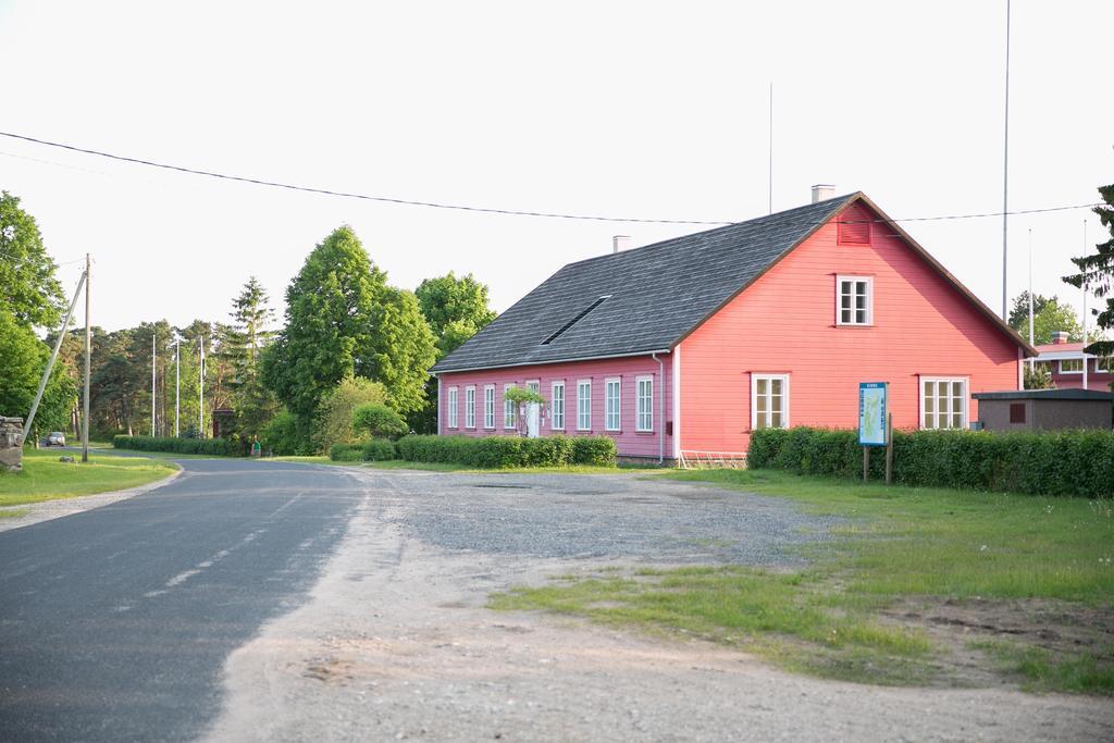 Kihnu Sadama Öömaja Hotel Lemsi Bagian luar foto